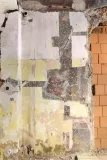 Celkový pohled na levou část jižní stěny s figurou Panny Marie. Stav před restaurováním.