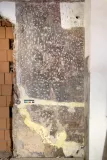 Celkový pohled na pravou část jižní stěny s figurou archanděla Gabriela. Stav před restaurováním.