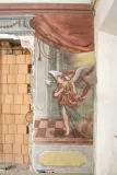 Celkový pohled na pravou část jižní stěny s figurou archanděla Gabriela. Stav po restaurování.
