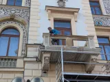 Restaurátorské práce na balkónech pardubické radnice